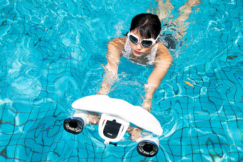 Underwater Fun With This Underwater Scooter