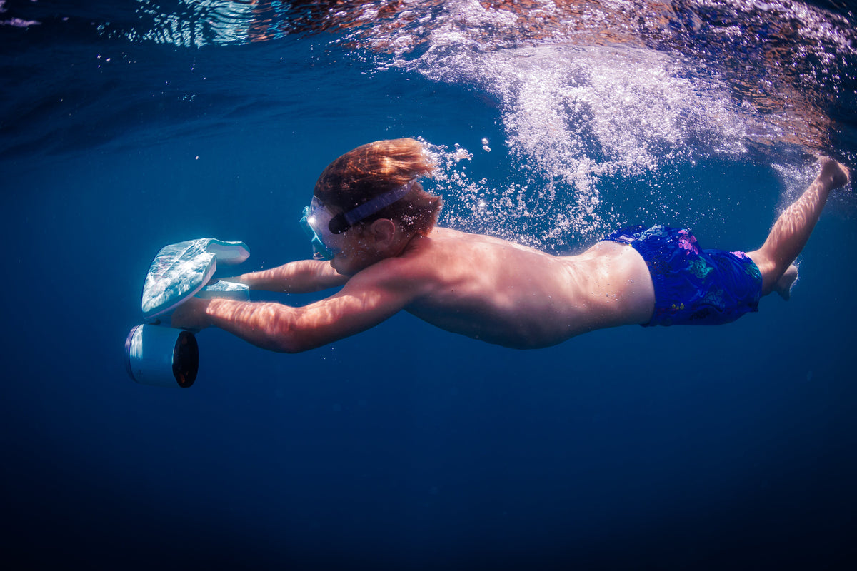 Underwater Fun With This Underwater Scooter