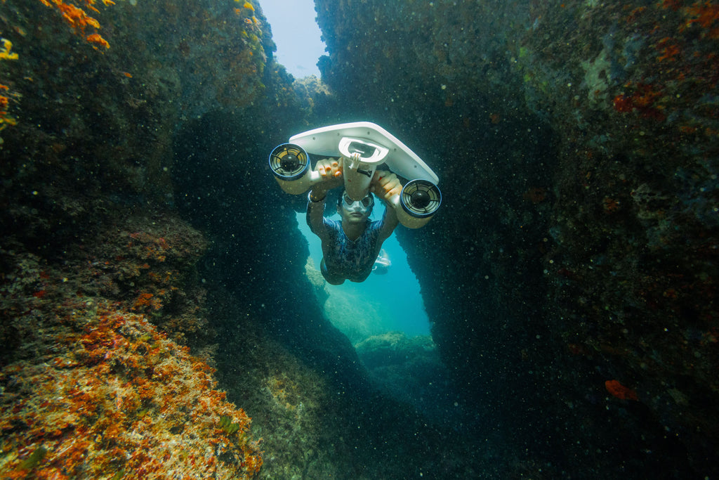 Underwater Fun With This Underwater Scooter