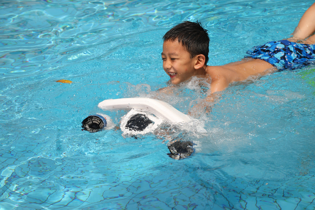 Underwater Fun With This Underwater Scooter