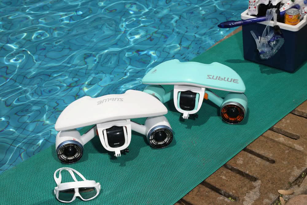 Underwater Fun With This Underwater Scooter