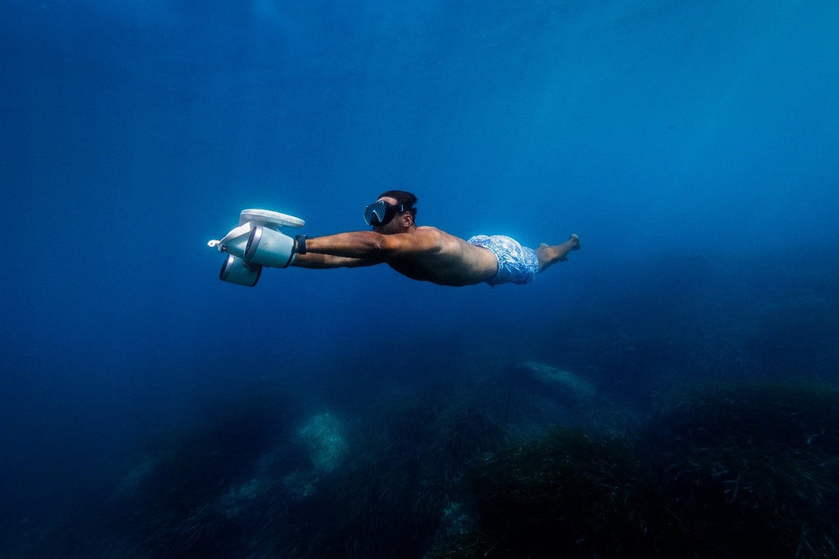 Underwater Fun With This Underwater Scooter