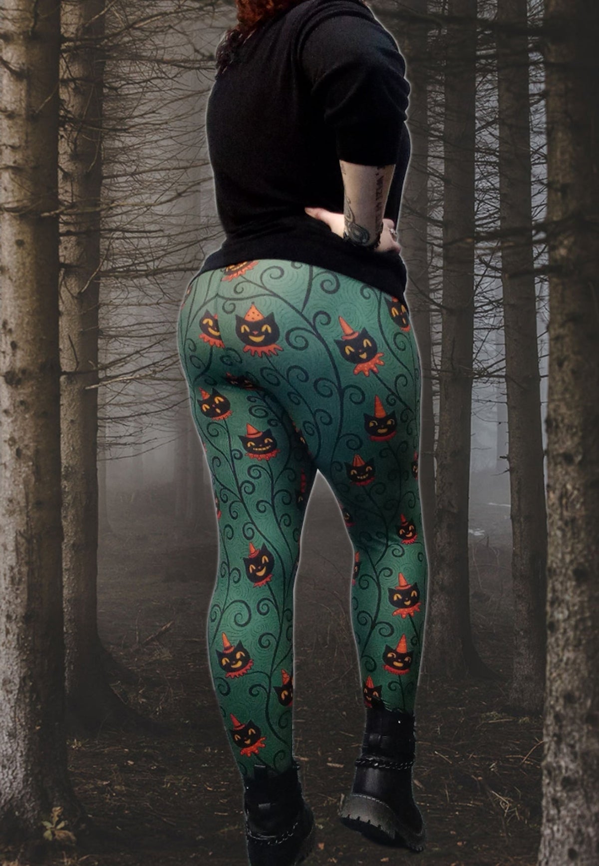 "Creeping Jack Vine" Black Vintage Cat Johanna Parker Exclusive - High-quality Handcrafted Vibrant Leggings