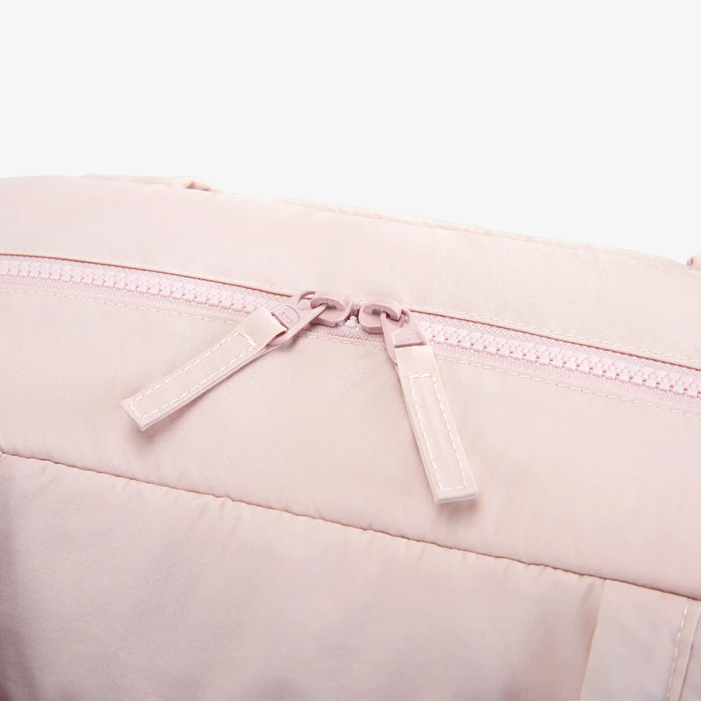Durable Travel Duffel: Waterproof, Perfect for Weekends