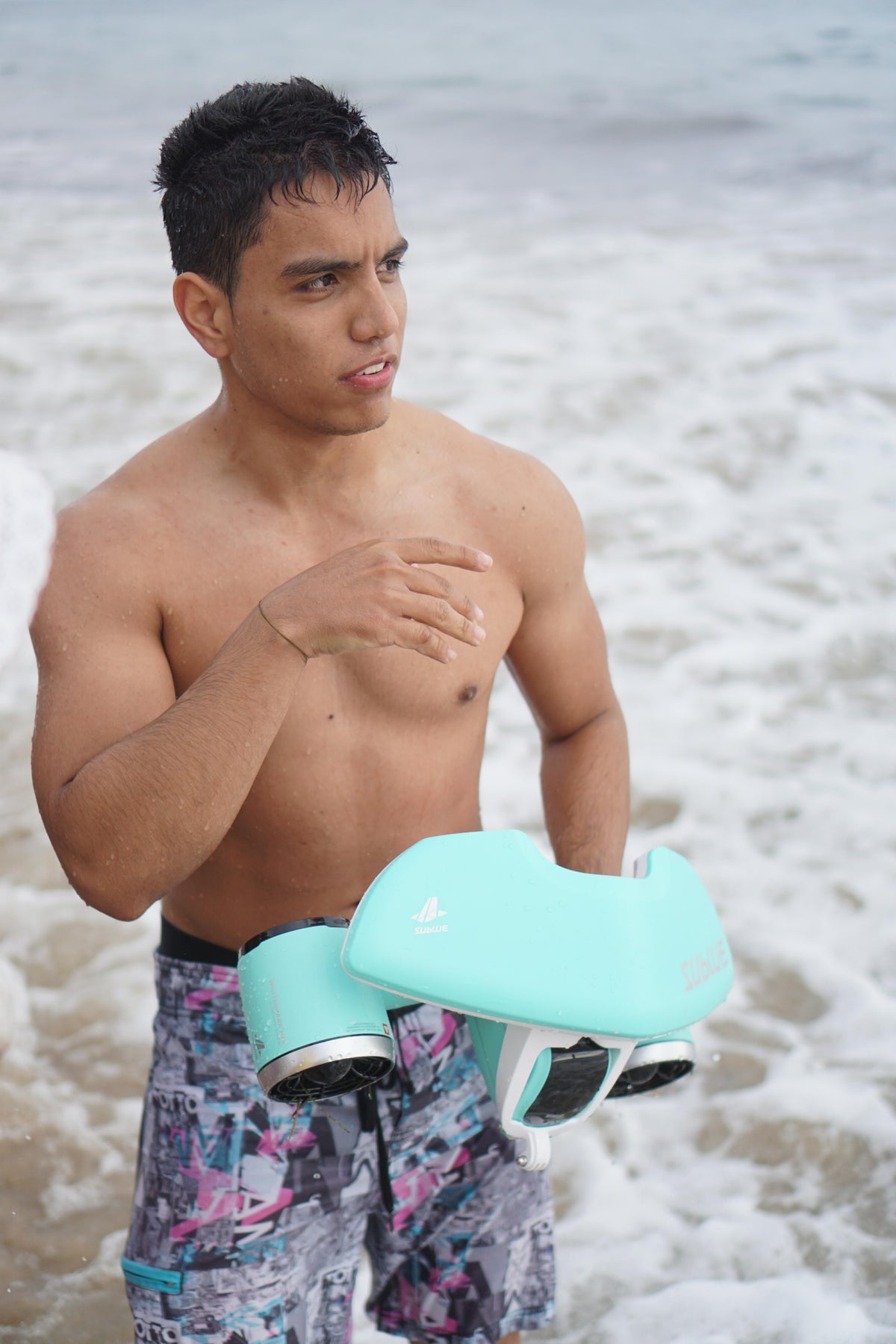 Underwater Fun With This Underwater Scooter