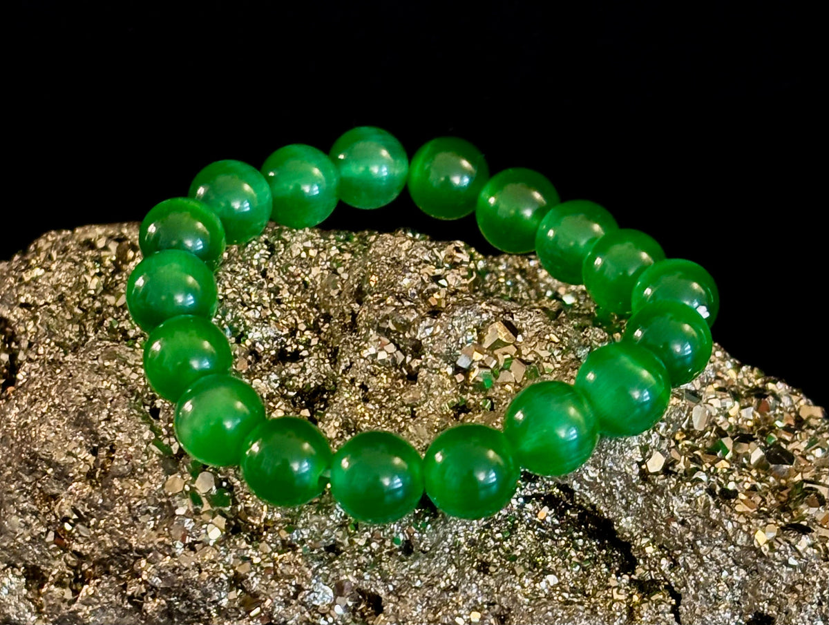 Reiki-Infused Green Cat Eye Stone Bracelet for Intuition, Shielding Protection & Vibrant Focus (8mm, 10mm & 12mm)