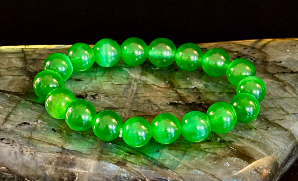Reiki-Infused Green Cat Eye Stone Bracelet for Intuition, Shielding Protection & Vibrant Focus (8mm, 10mm & 12mm)