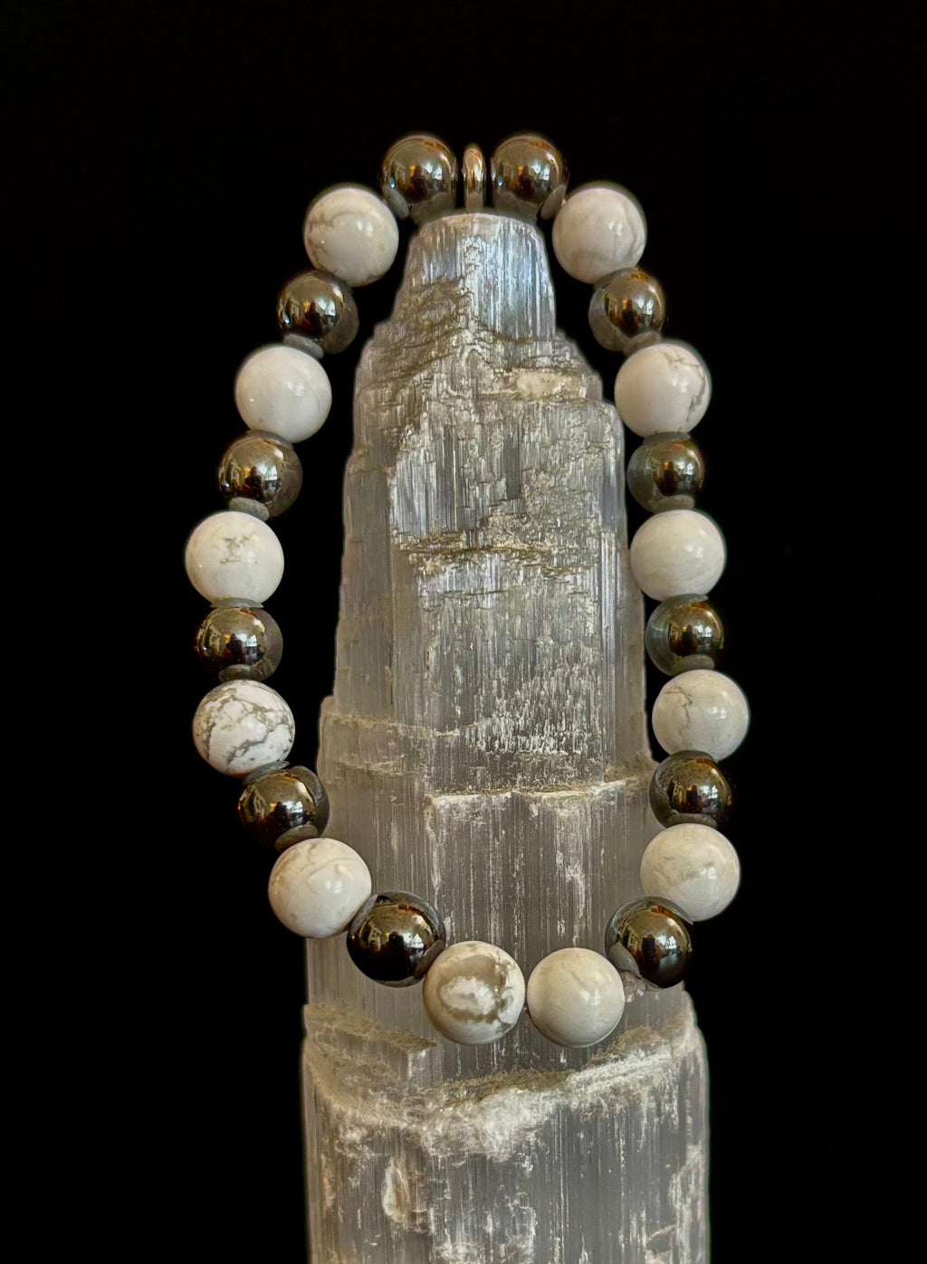 Reiki-Infused White Howlite & Hematite Bracelet for Stress Relief, Grounding & Quiet Focus (8mm)
