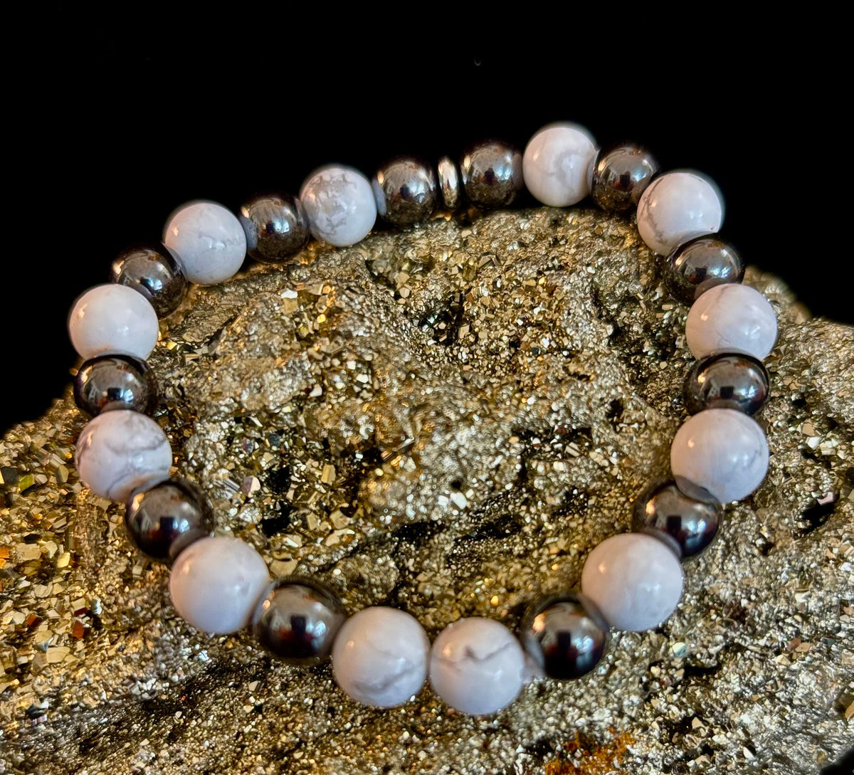 Reiki-Infused White Howlite & Hematite Bracelet for Stress Relief, Grounding & Quiet Focus (8mm)