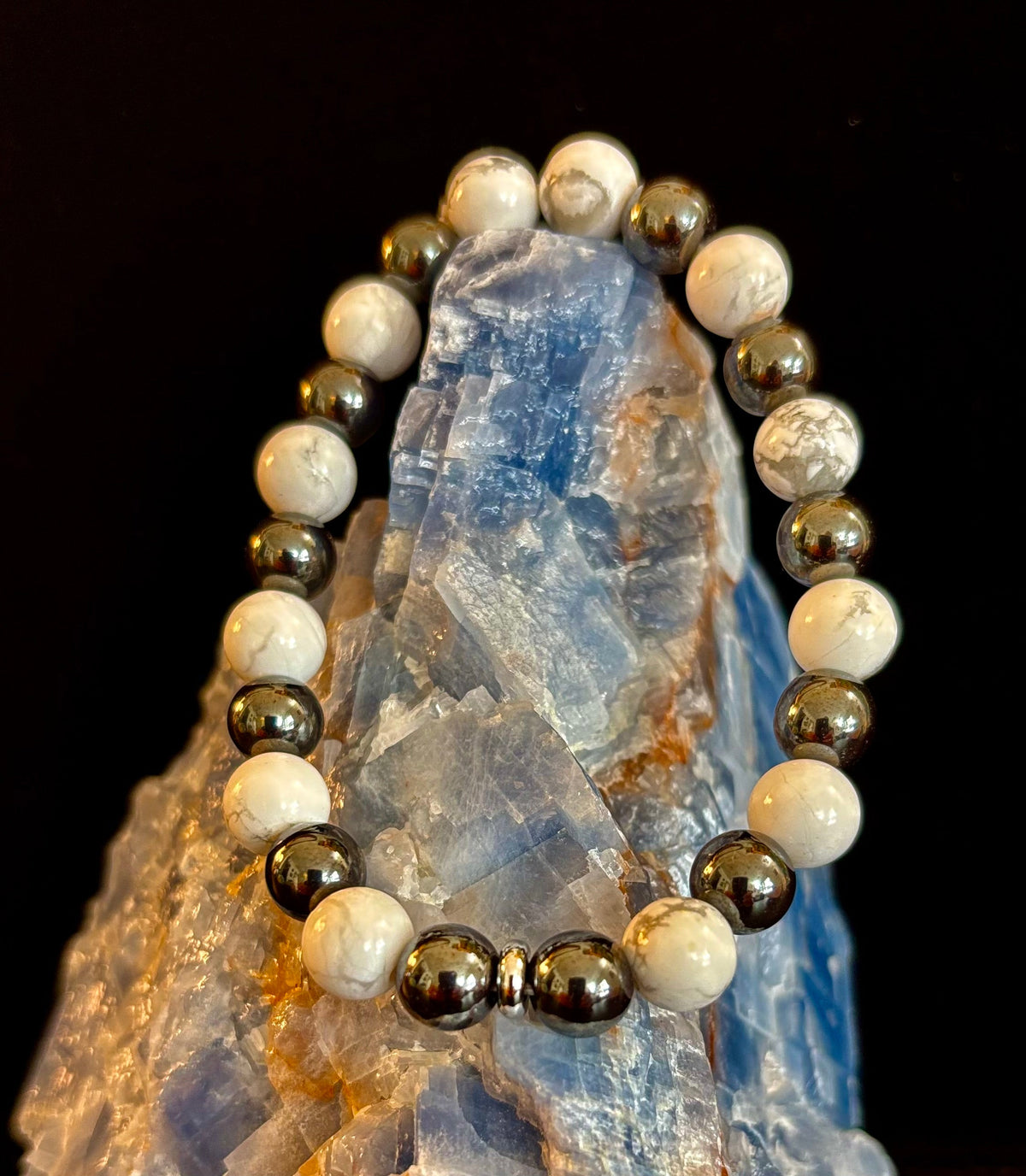 Reiki-Infused White Howlite & Hematite Bracelet for Stress Relief, Grounding & Quiet Focus (8mm)