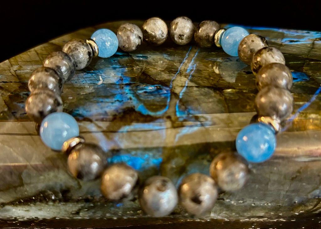 Reiki-Infused Black Labradorite & Aquamarine Bracelet for Protection, Intuition & Peaceful Communication (8mm)