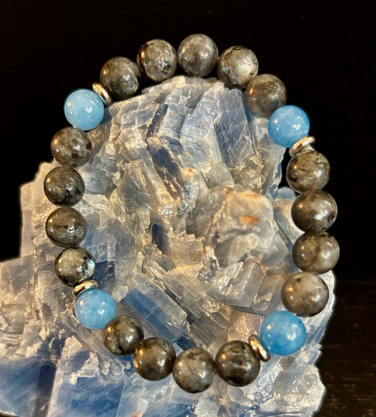 Reiki-Infused Black Labradorite & Aquamarine Bracelet for Protection, Intuition & Peaceful Communication (8mm)