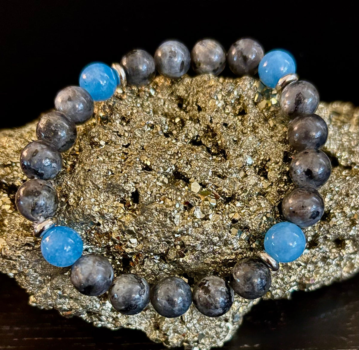Reiki-Infused Black Labradorite & Aquamarine Bracelet for Protection, Intuition & Peaceful Communication (8mm)