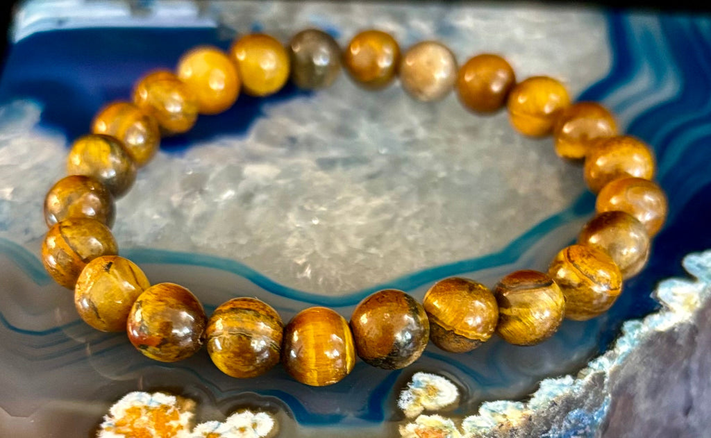 Reiki-Infused Natural Tiger Iron Bracelet for Endurance, Grounded Courage & Vitality (8mm)