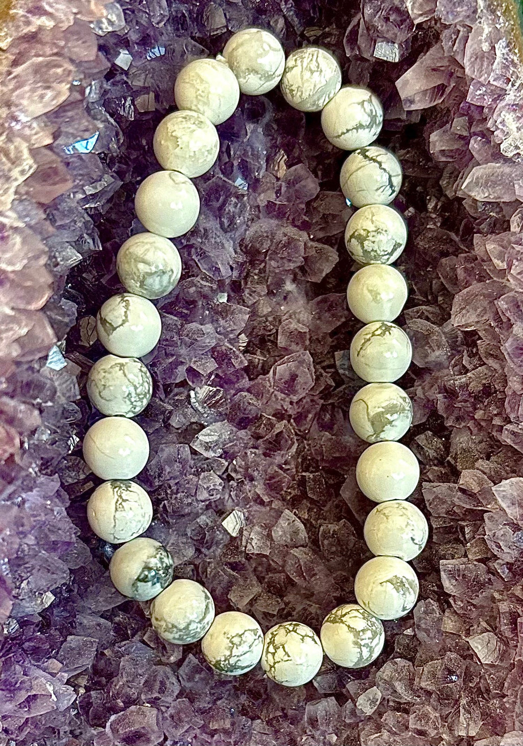Reiki-Infused Natural White Howlite Bracelet for Calming Racing Thoughts, Stress Relief & Crown Chakra Peace (8mm)