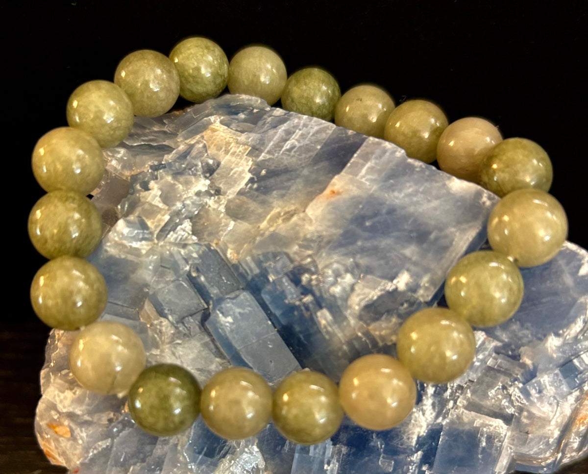 Reiki-Infused Natural Jade Abundance & Prosperity Bracelet for Heart Chakra Harmony, Good Fortune & Peace (8mm & 10mm)