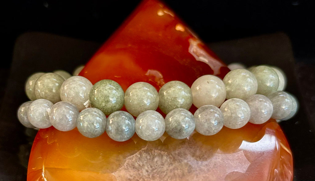 Reiki-Infused Natural Jade Abundance & Prosperity Bracelet for Heart Chakra Harmony, Good Fortune & Peace (8mm & 10mm)