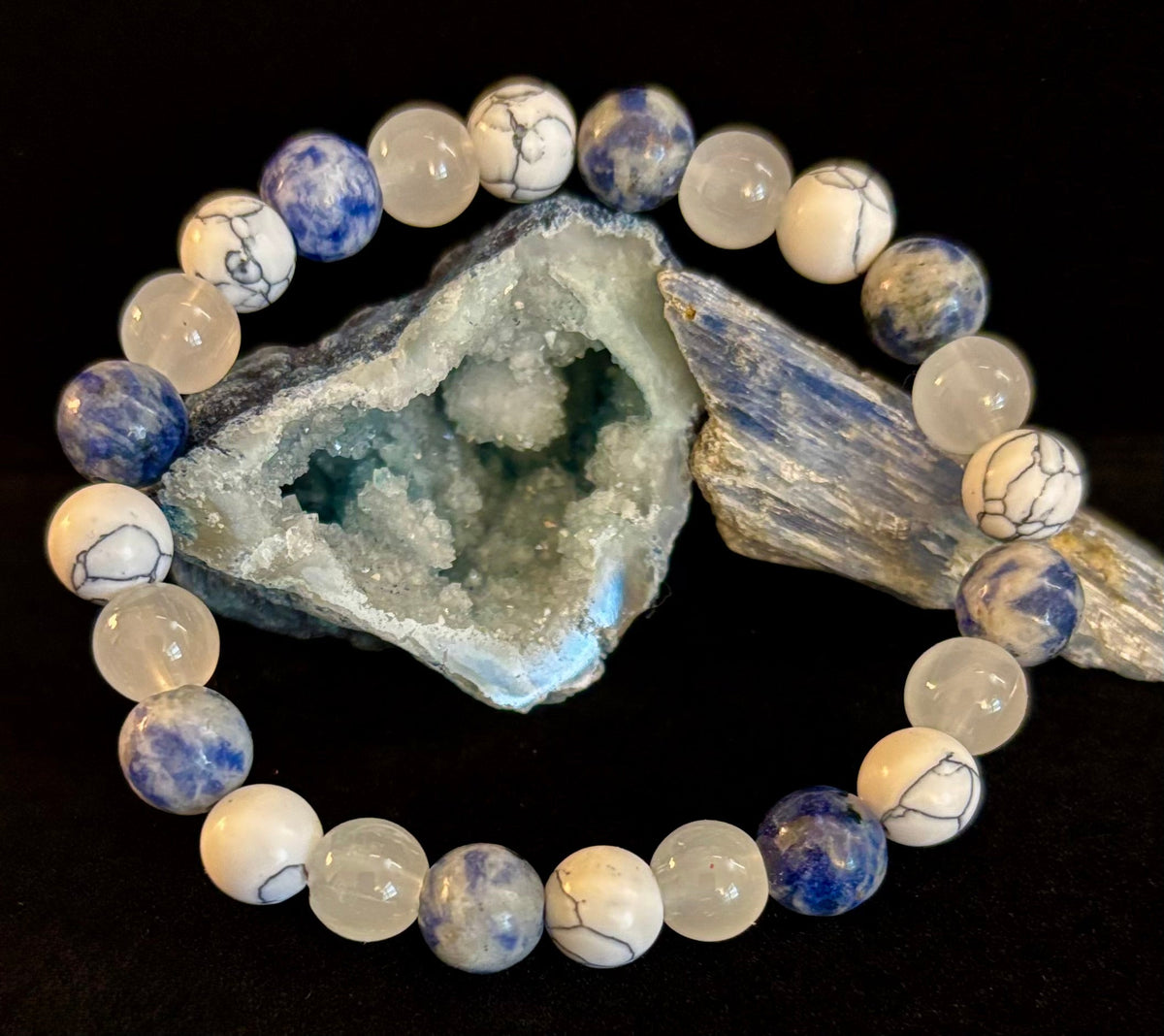 Lapis Lazuli, White Turquoise & Selenite Beaded Bracelet – Protection, Grounding & Spiritual Clarity