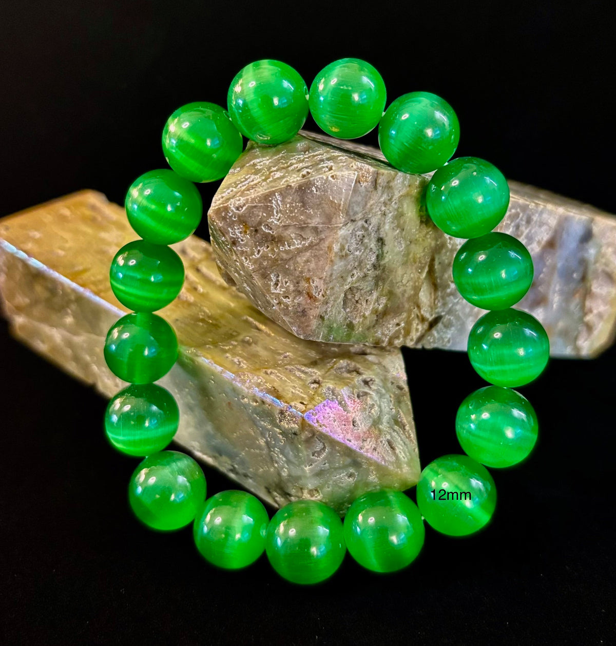 Reiki-Infused Green Cat Eye Stone Bracelet for Intuition, Shielding Protection & Vibrant Focus (8mm, 10mm & 12mm)