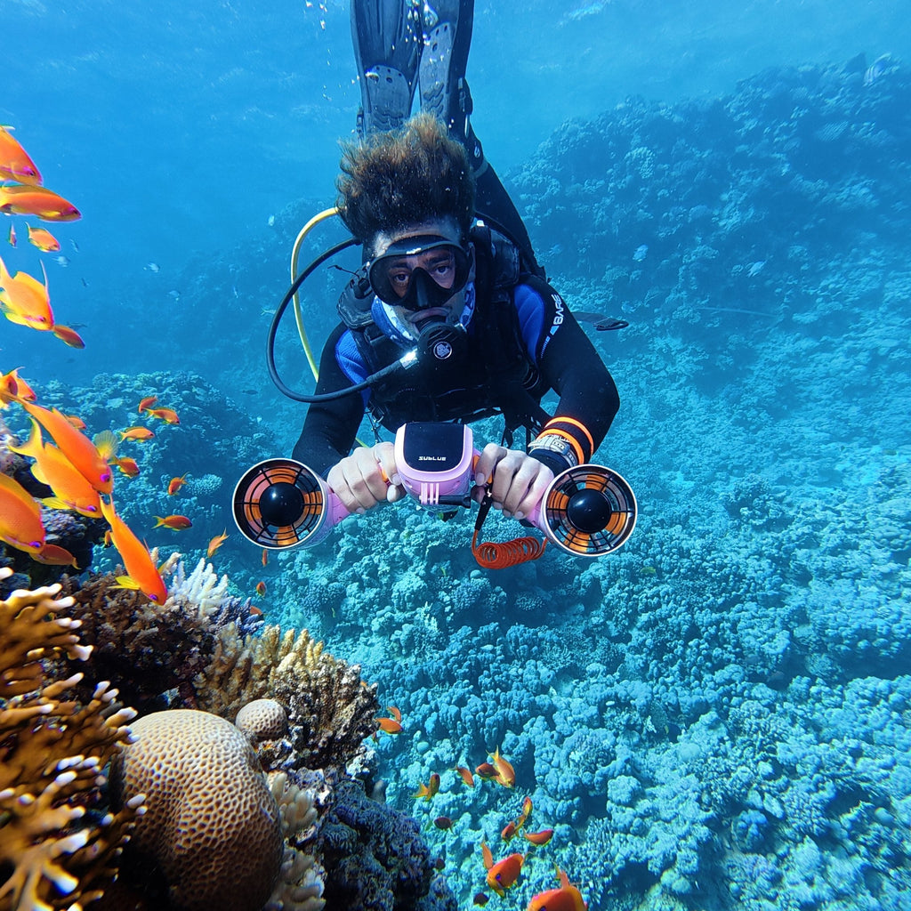 Underwater Fun With This Underwater Scooter