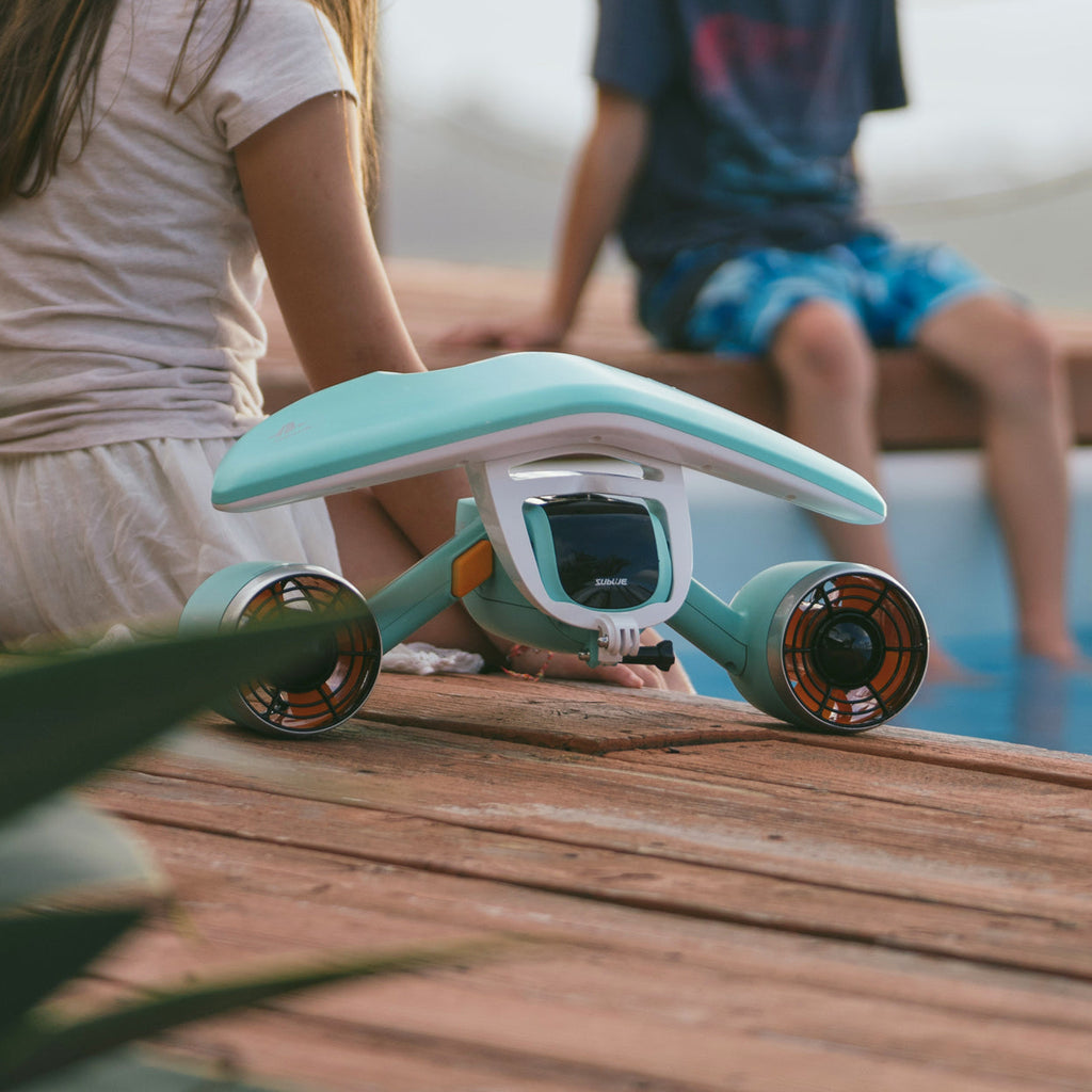 Underwater Fun With This Underwater Scooter