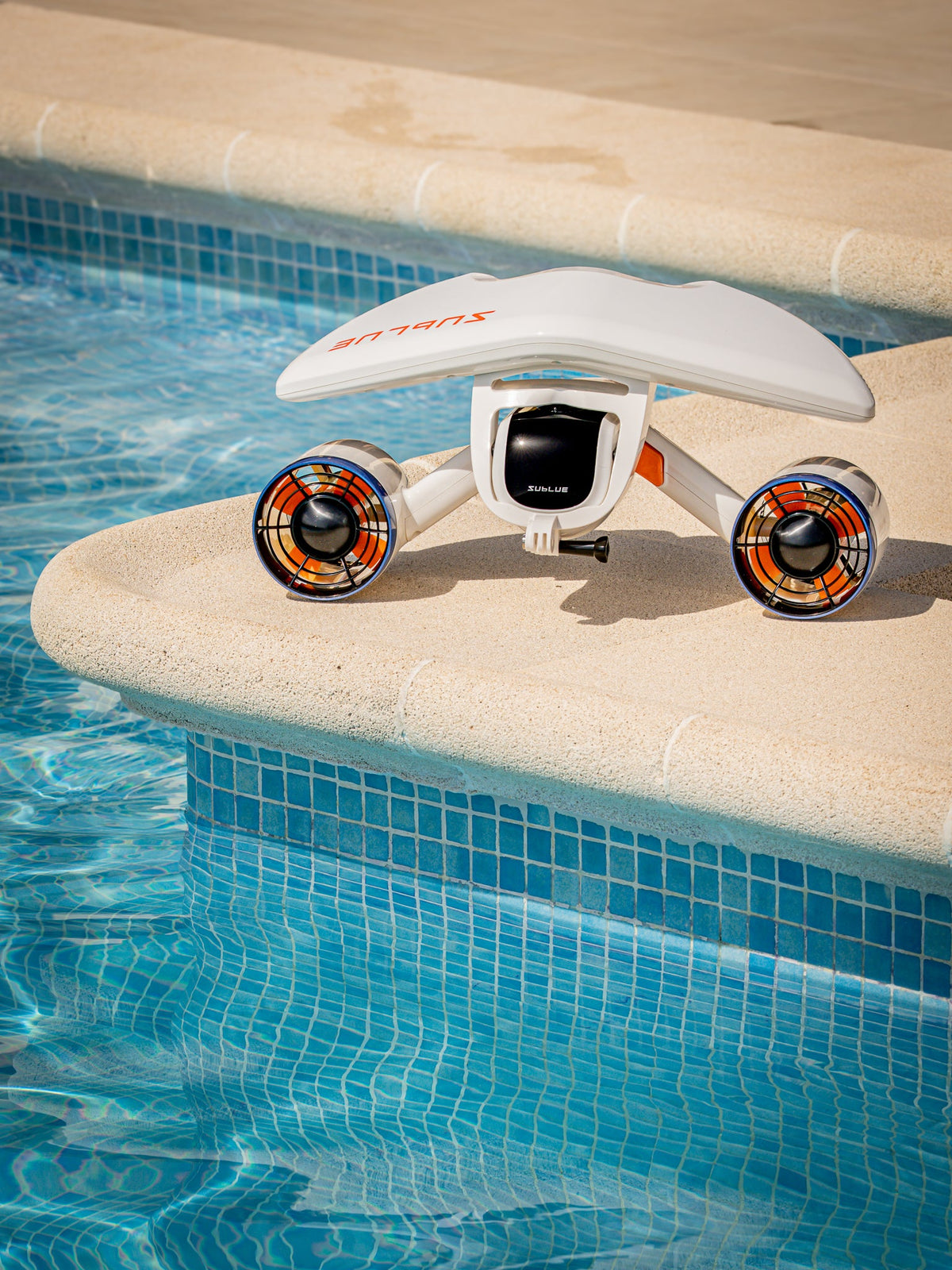 Underwater Fun With This Underwater Scooter