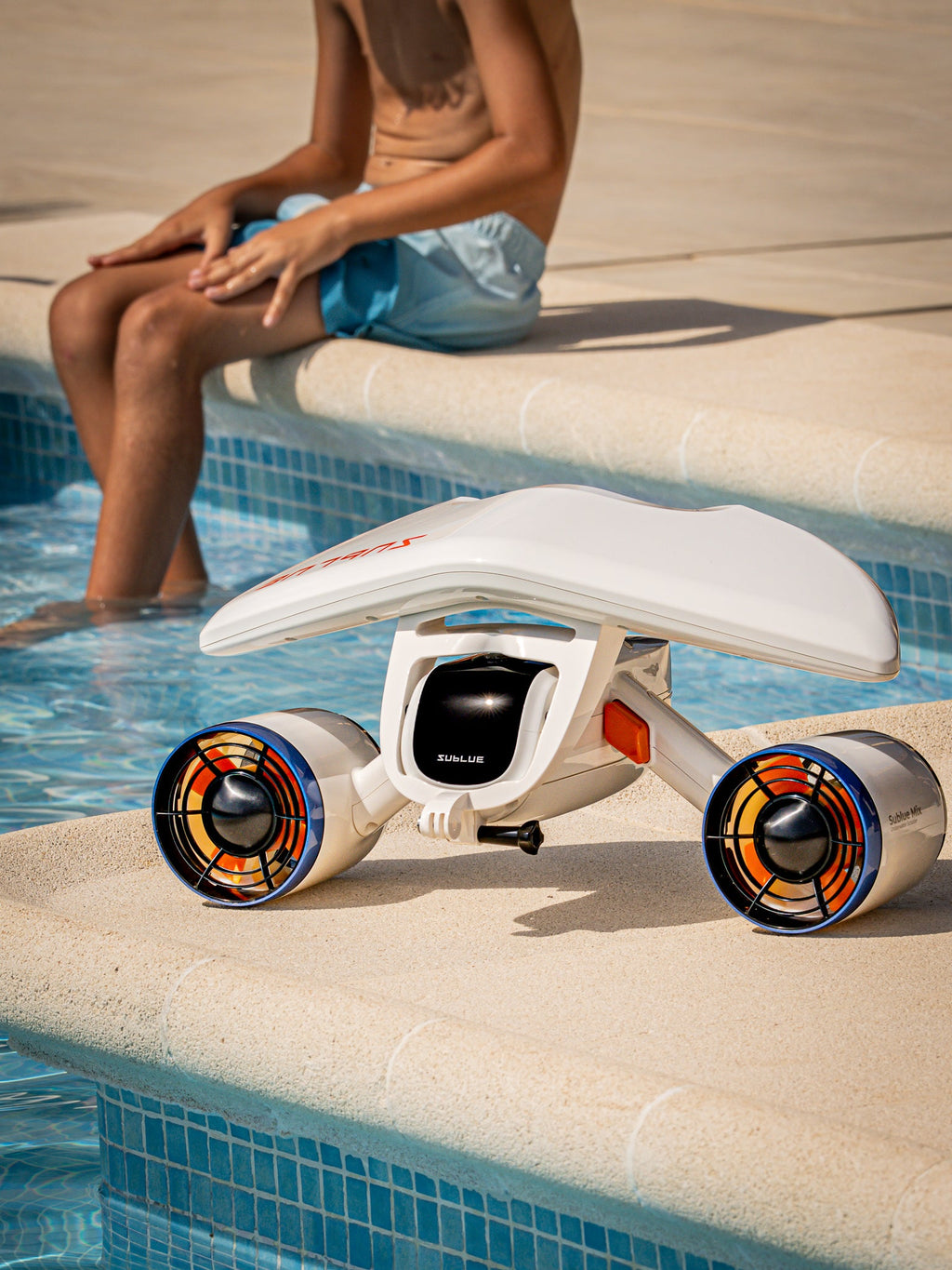 Underwater Fun With This Underwater Scooter