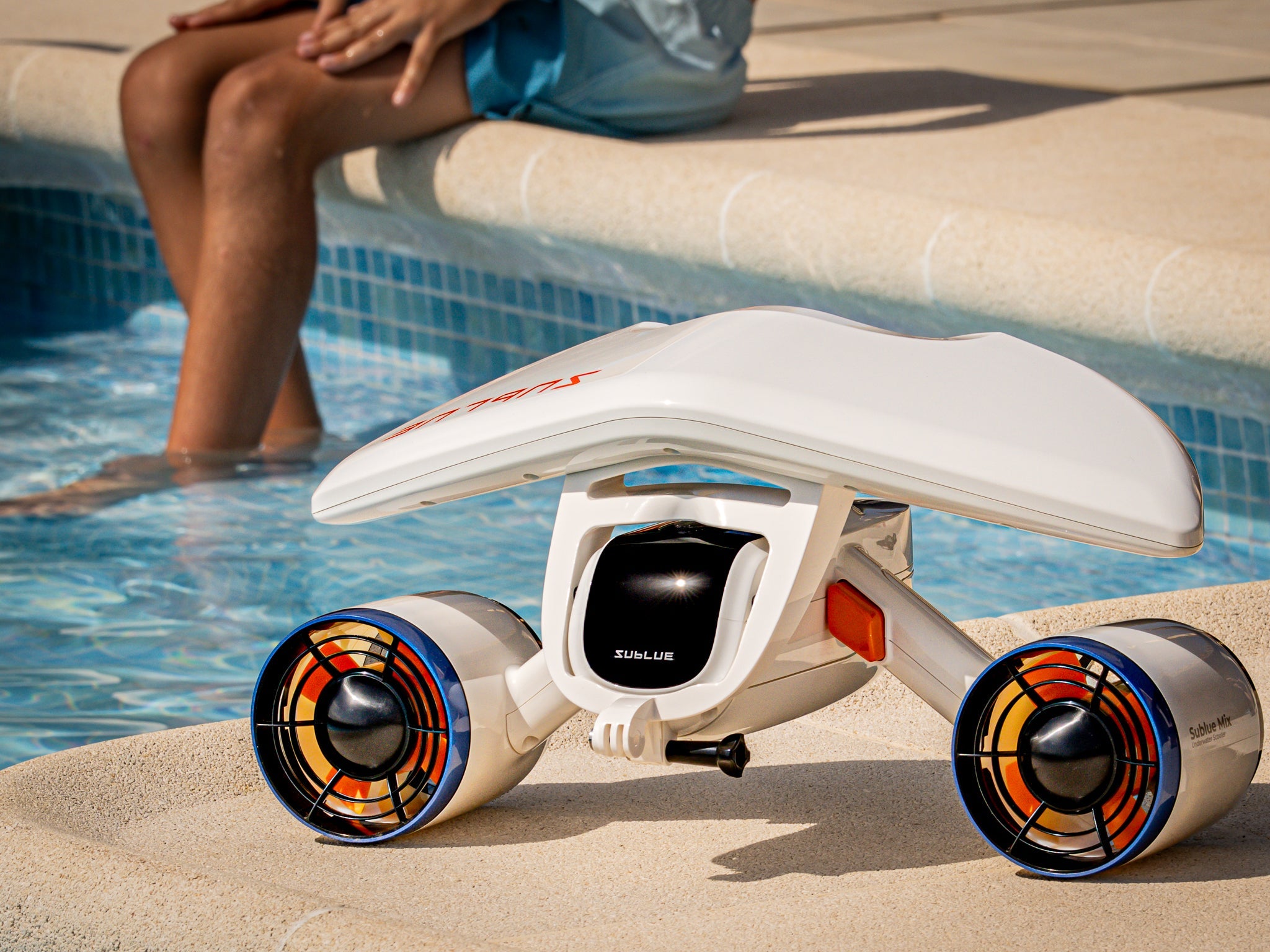 Underwater Fun With This Underwater Scooter