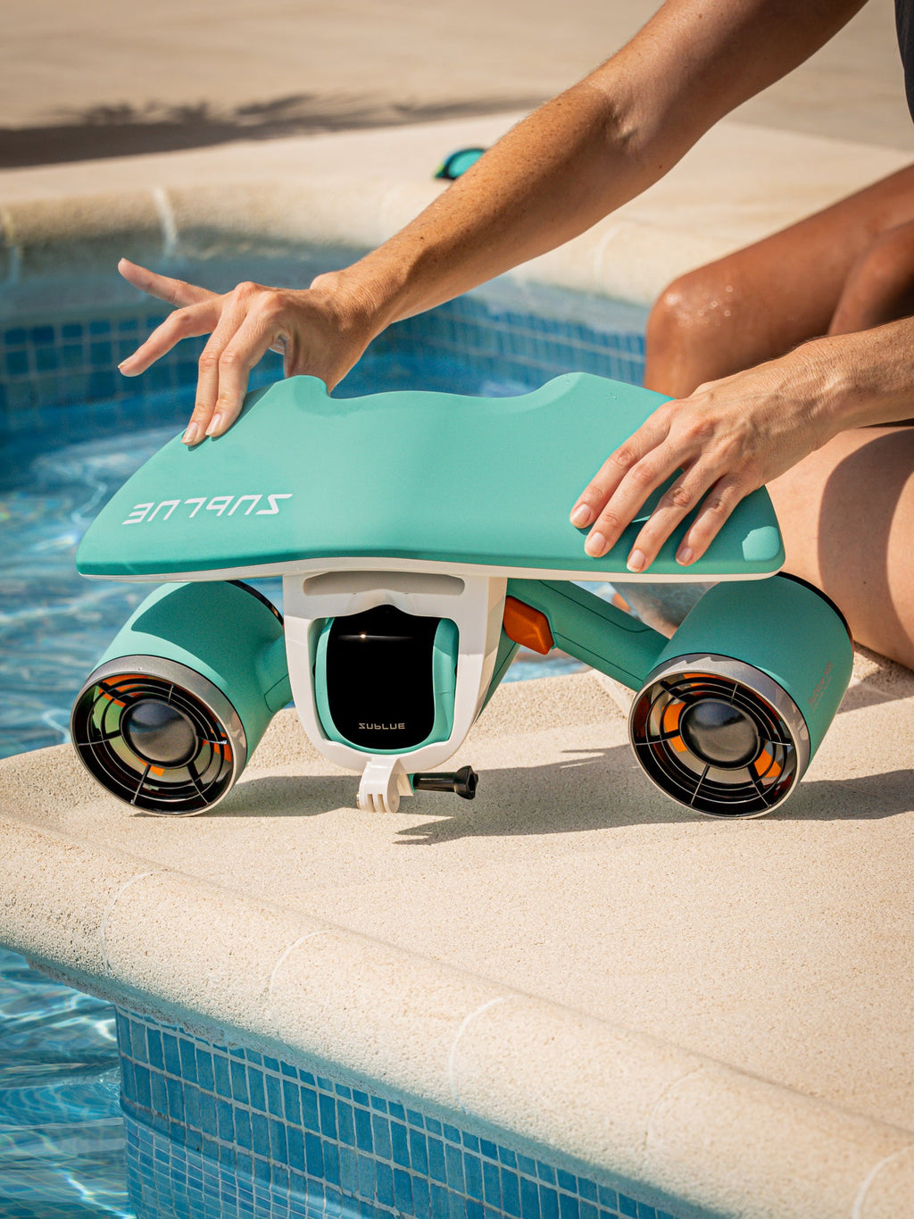 Underwater Fun With This Underwater Scooter