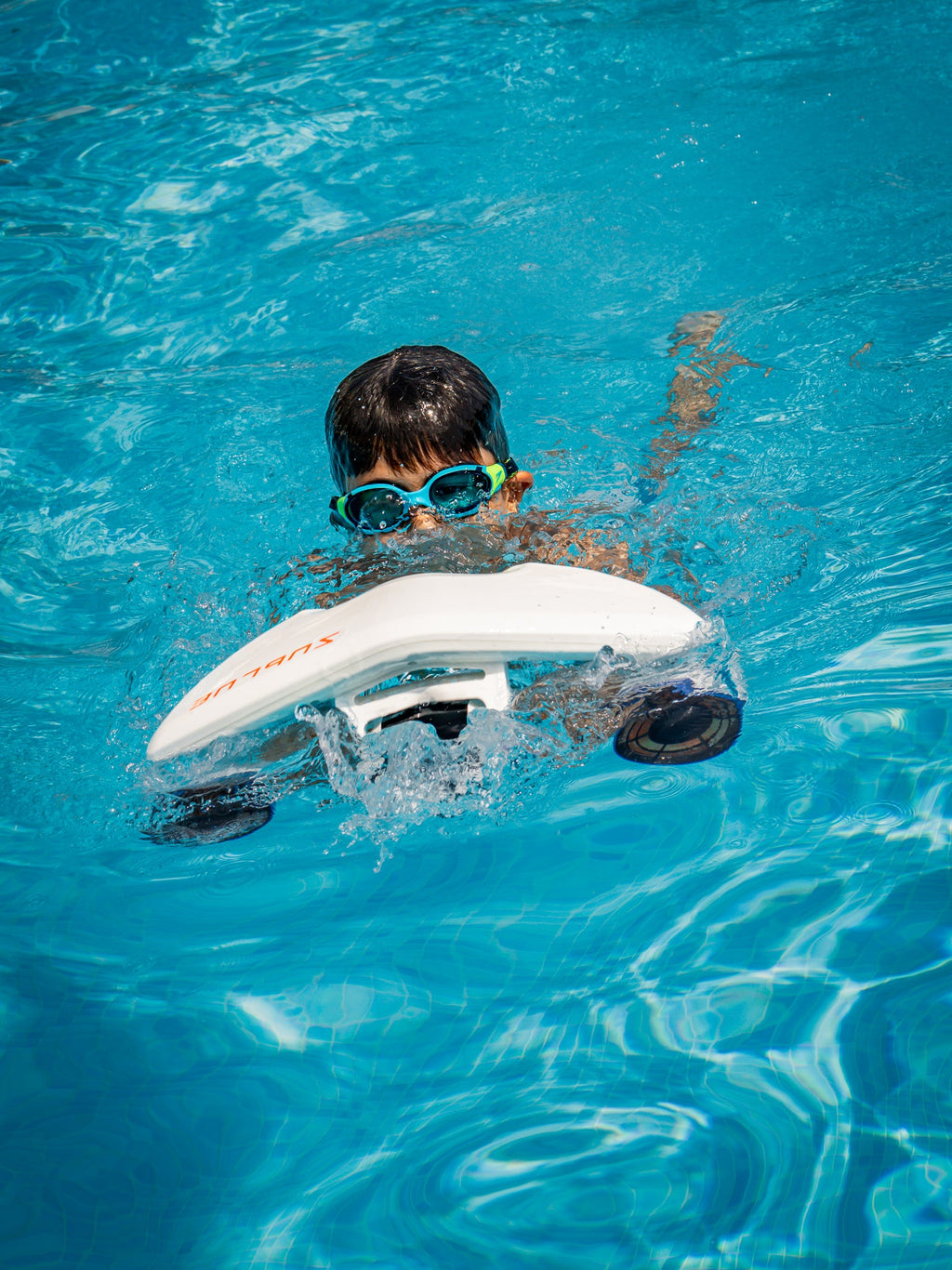 Underwater Fun With This Underwater Scooter
