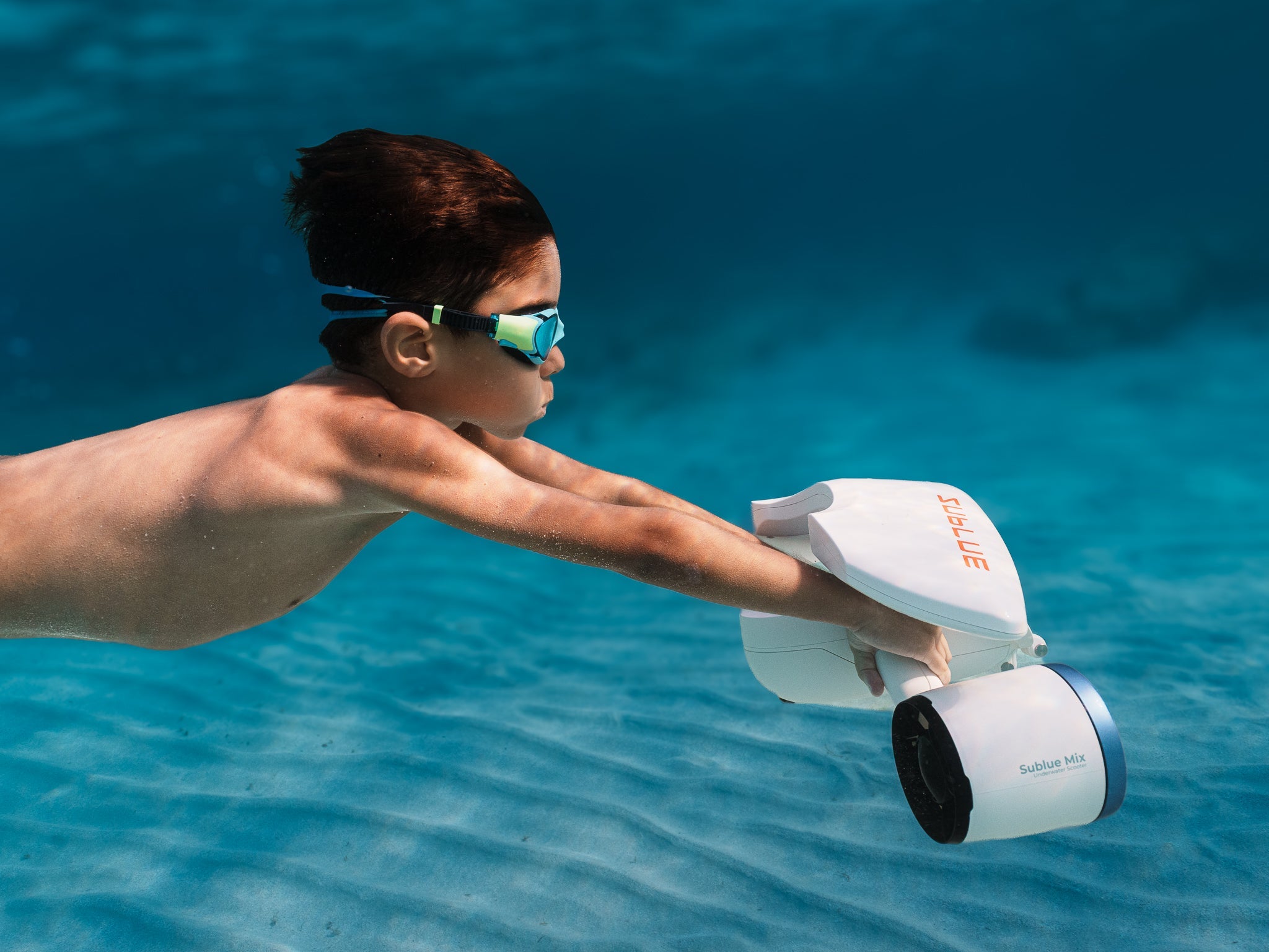 Underwater Fun With This Underwater Scooter