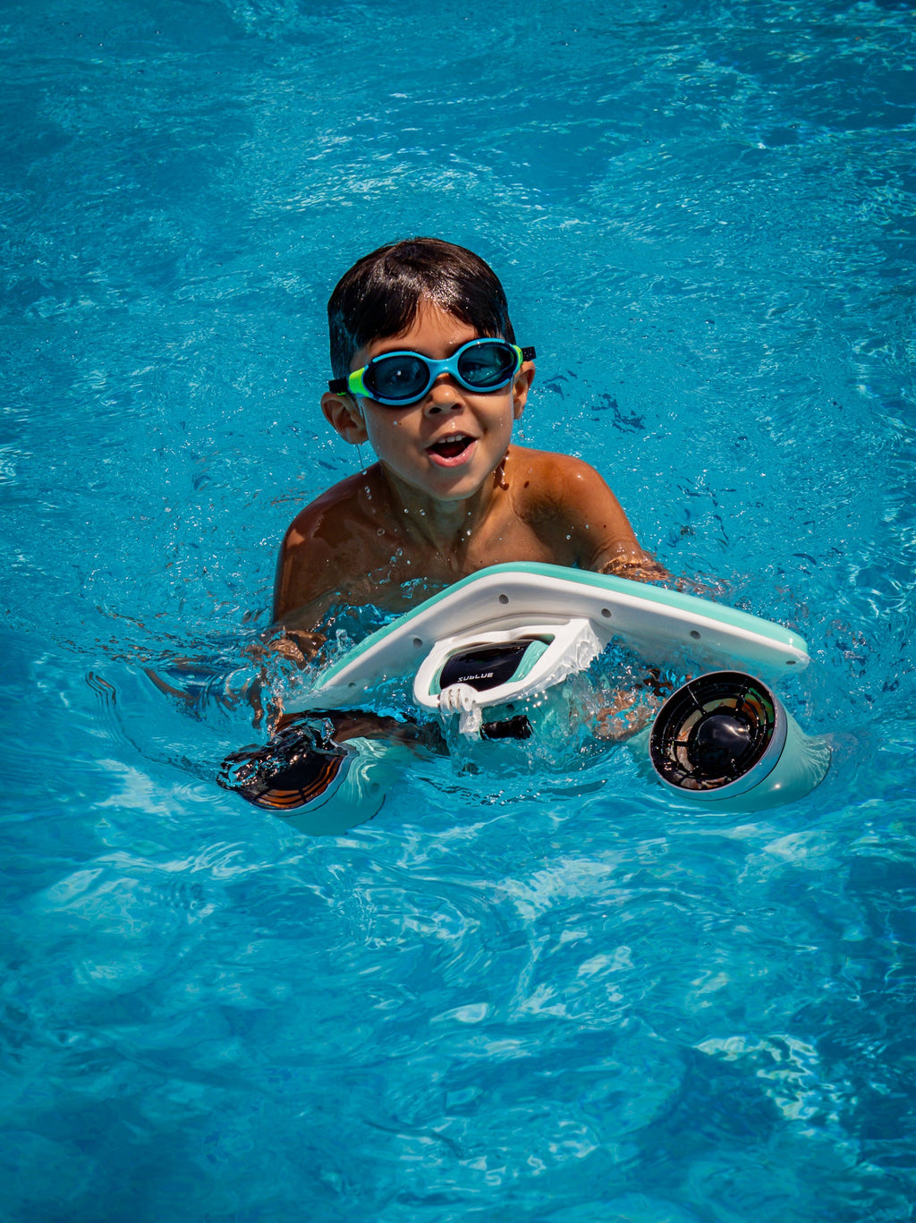 Underwater Fun With This Underwater Scooter