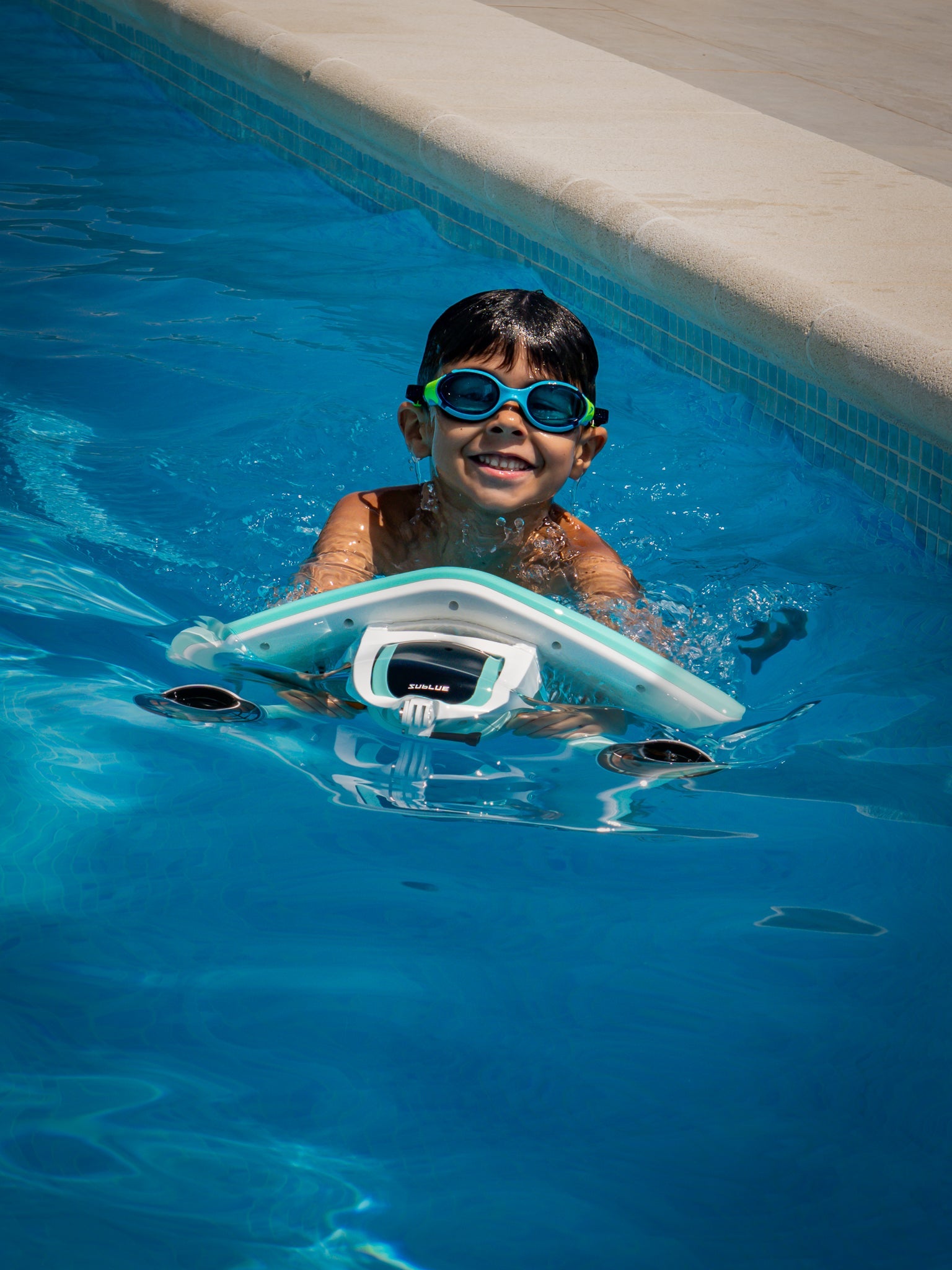 Underwater Fun With This Underwater Scooter