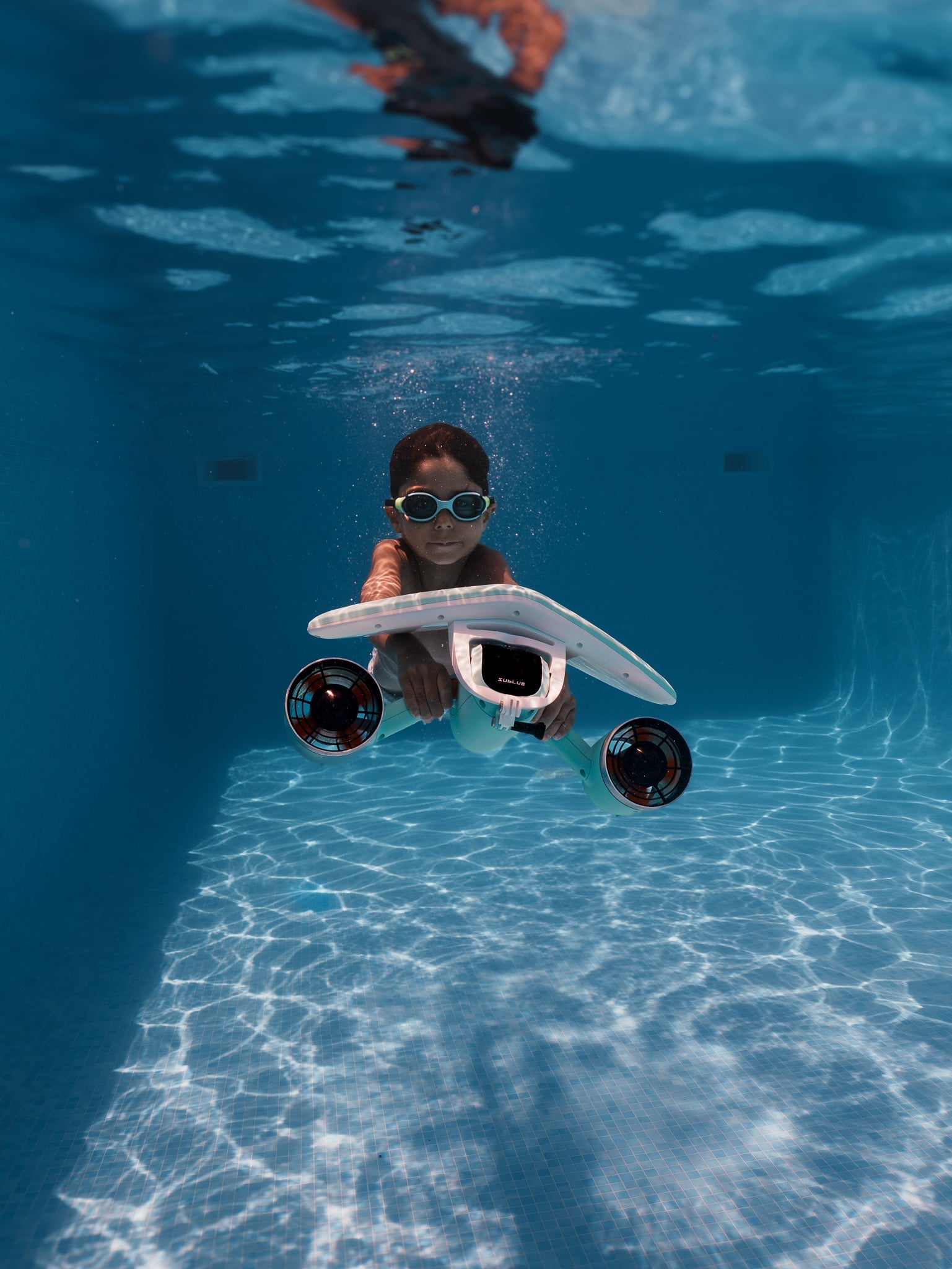 Underwater Fun With This Underwater Scooter