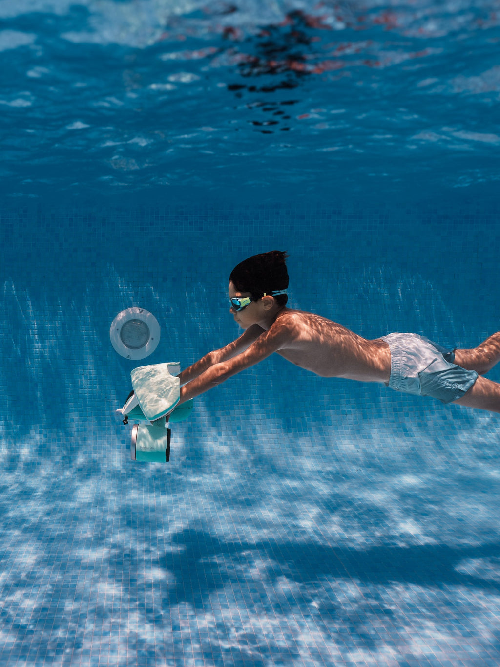 Underwater Fun With This Underwater Scooter