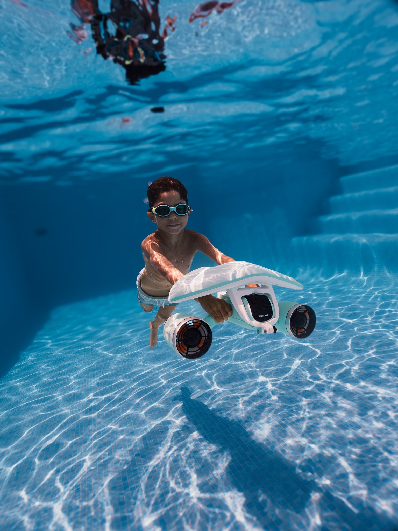 Underwater Fun With This Underwater Scooter