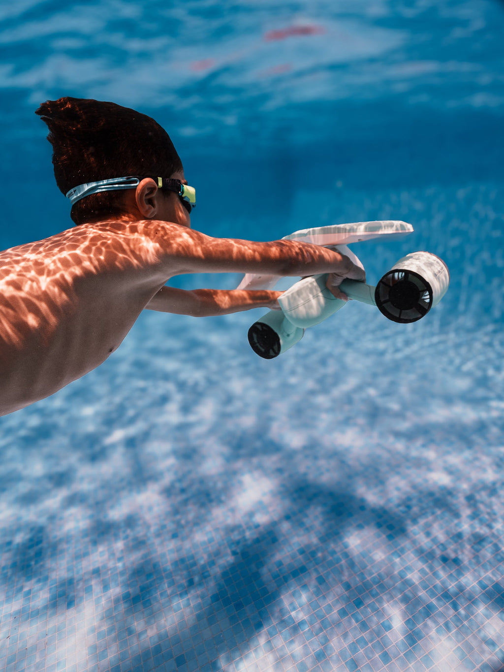 Underwater Fun With This Underwater Scooter