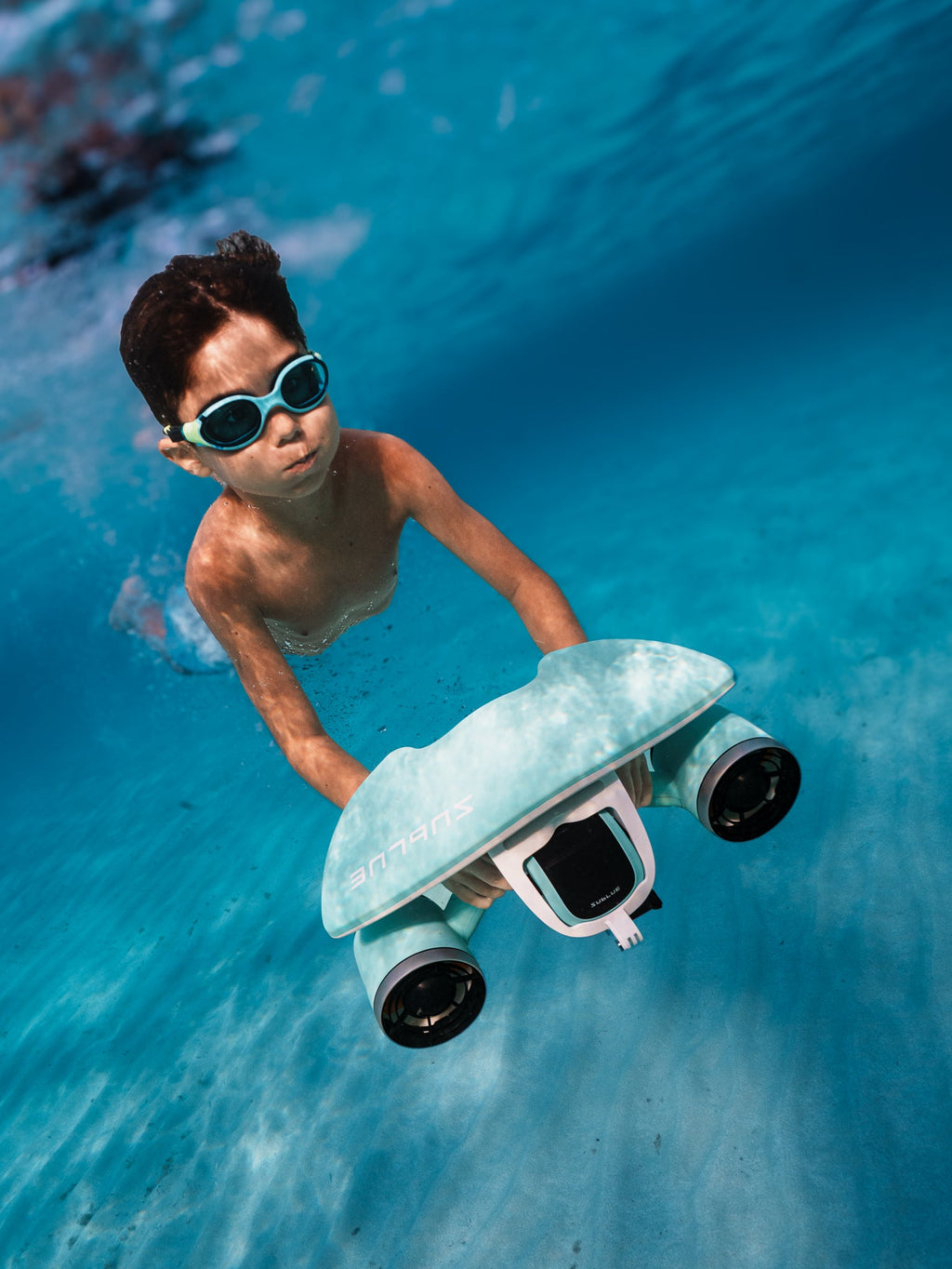 Underwater Fun With This Underwater Scooter