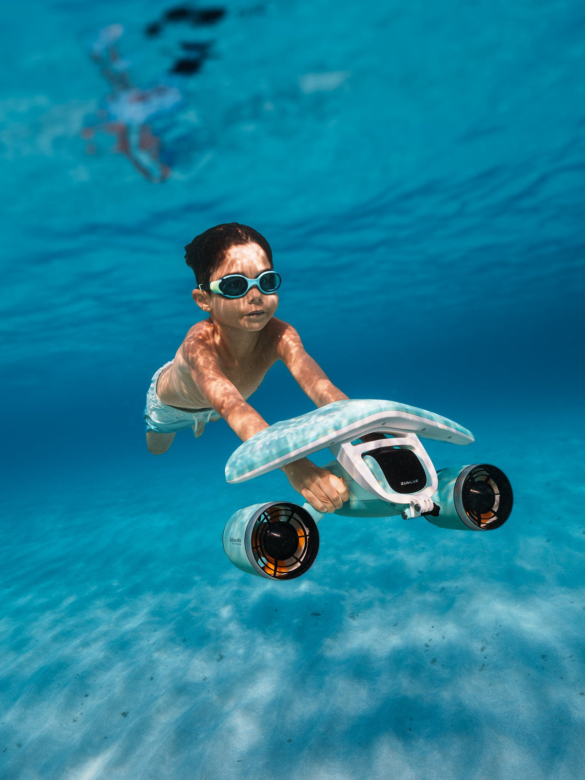 Underwater Fun With This Underwater Scooter