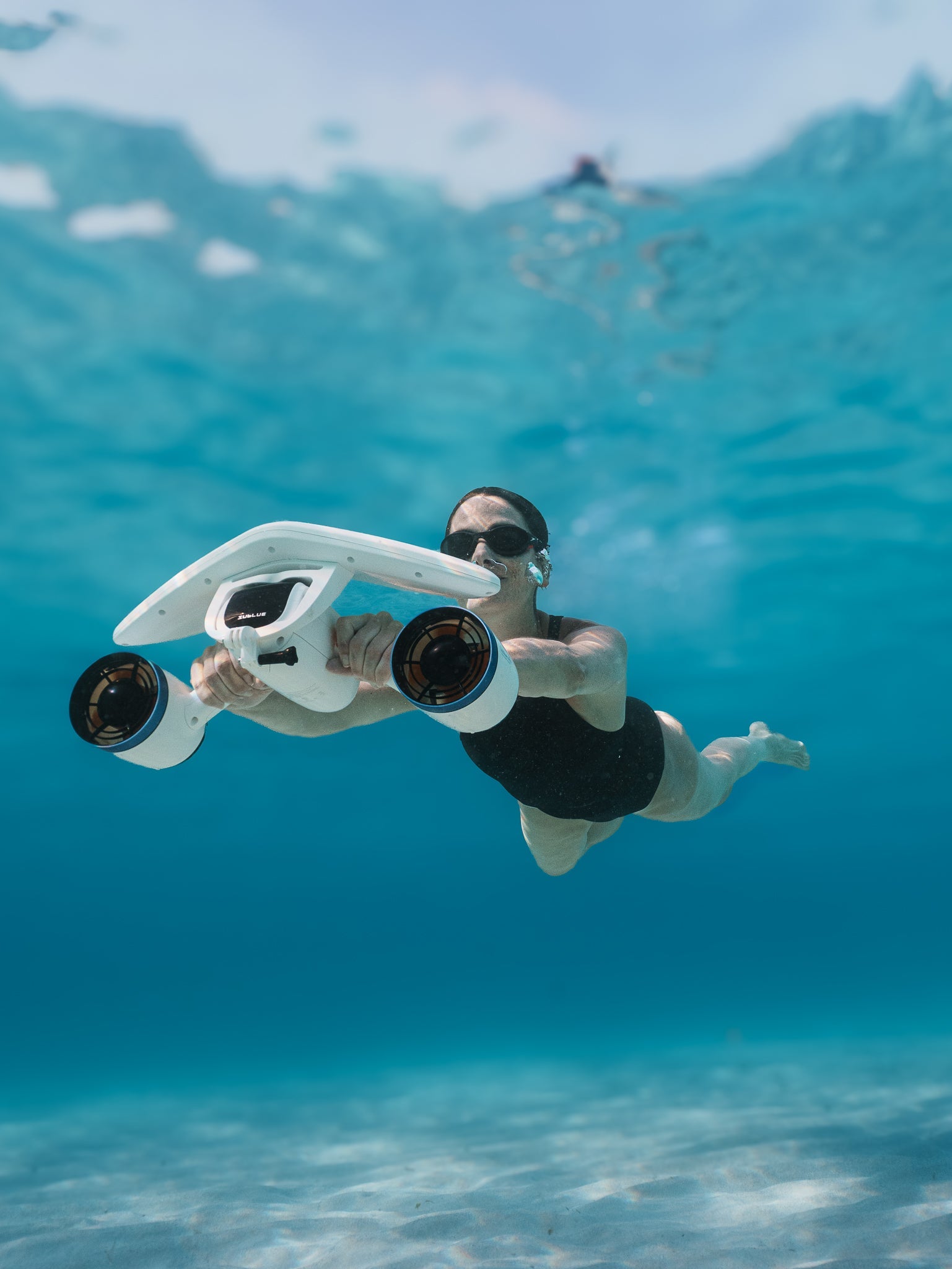 Underwater Fun With This Underwater Scooter