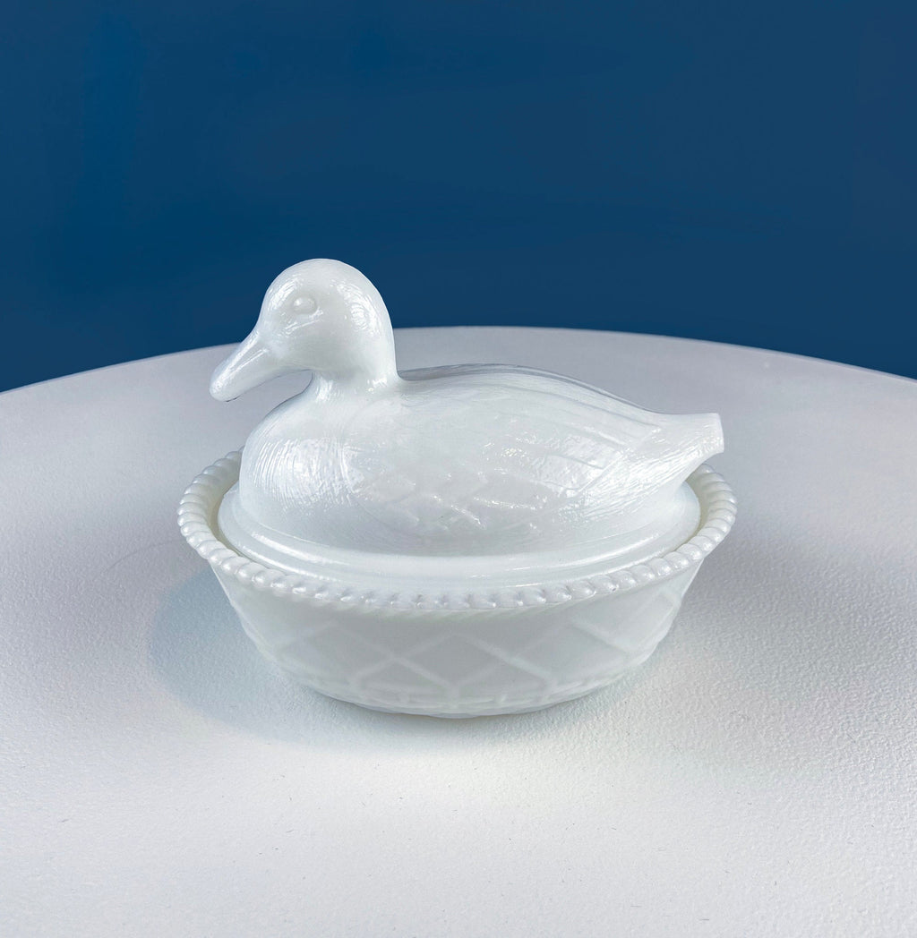 Westmoreland Milk Glass Duck Dish. Vintage Duck Butter or Serving Dish. White Bird Bowl with Cover. Modern Farmhouse. French Country.