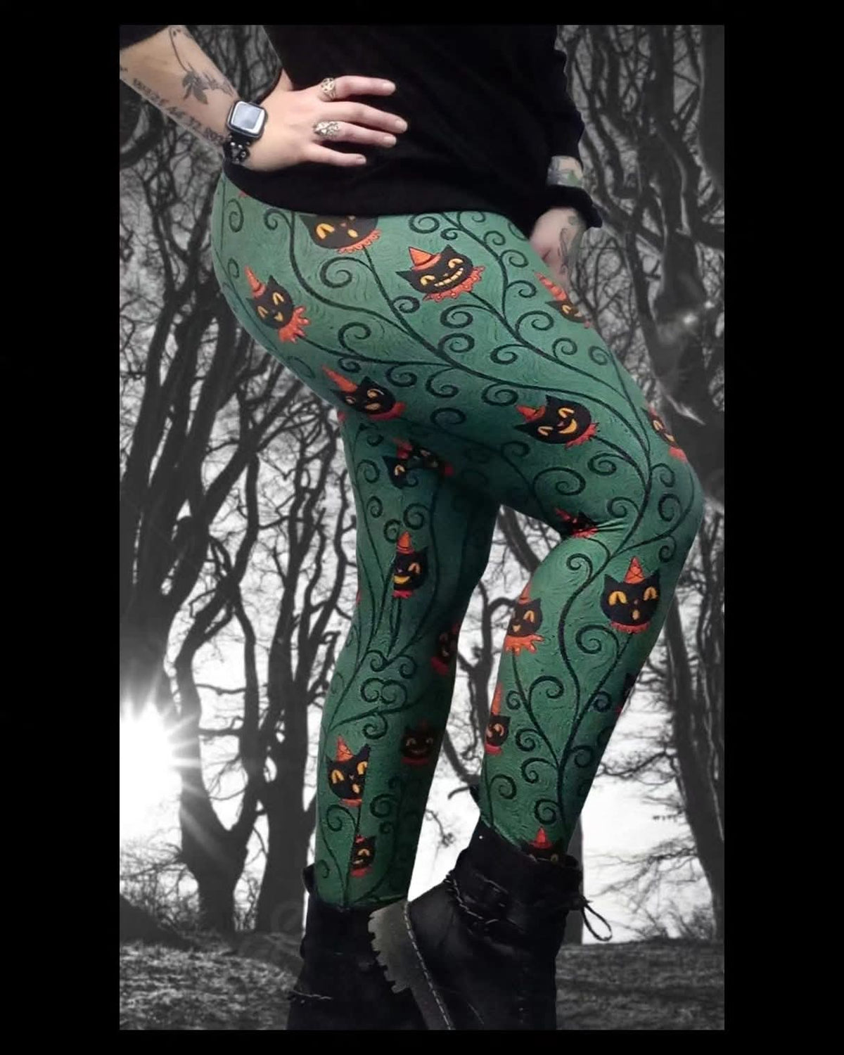"Creeping Jack Vine" Black Vintage Cat Johanna Parker Exclusive - High-quality Handcrafted Vibrant Leggings
